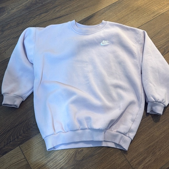 Women’s Nike crew neck sweat shirt size large. Lilac purple - Picture 2 of 2